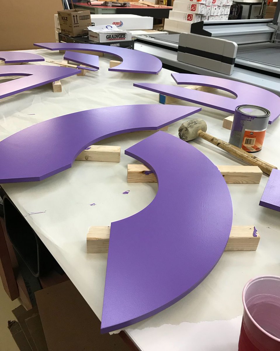 Novachrome's tweet photo. Is it a puzzle?
Is it letters pieces?
Is it Sue just being creative? 
#novachrome #wbe #printer #printing #signs #signage #customsigns #musuems #museum #exhibits #exhibitons #largeformat  #museumlife #travelingexhibits #casinos #casino https://t.co/2LdSD9Qi8M