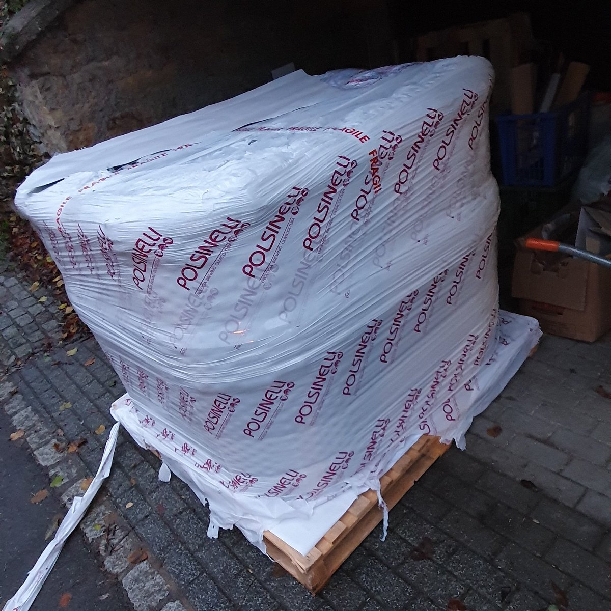 Something big has arrived today! 🥳
#SmallBrook #SingleMalt #Whisky #Luxembourg