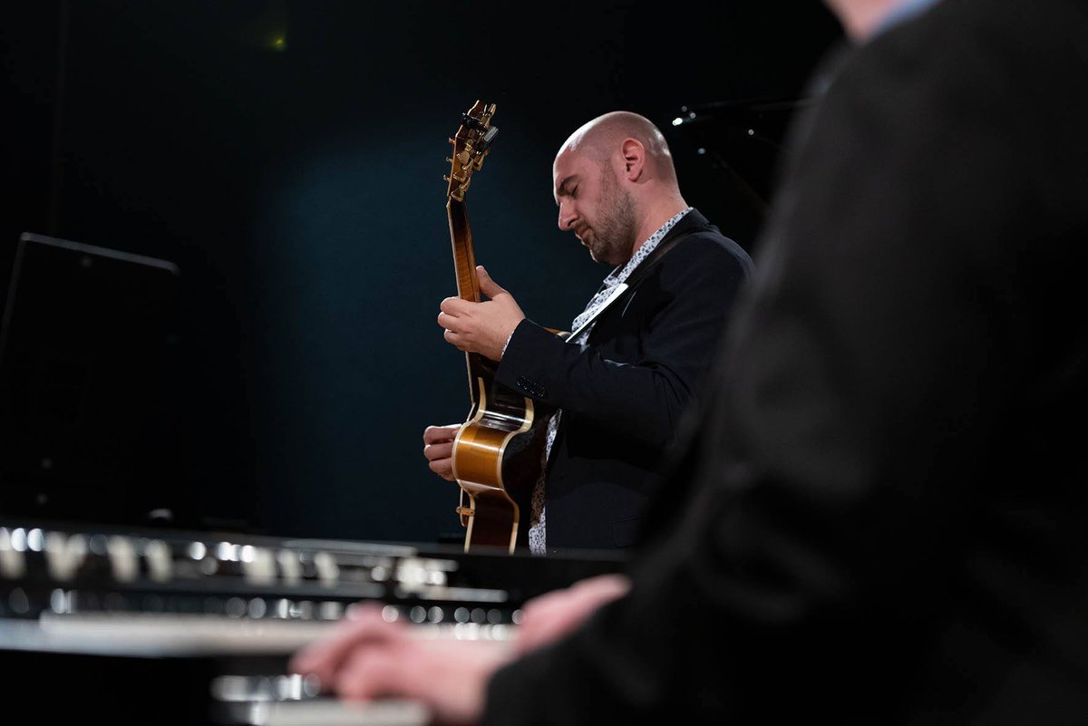 STMLuigiBarbara's tweet photo. Le fotografie di Paolo Iammarrone del terzo concerto di Jazz 'n Fall 2019 con il piano solo di Kenny Barron e il Daniele Cordisco Organ Trio... https://t.co/YpEBM4SW2e
#Jazz #JazzNFall #PianoSolo #KennyBarron #OrganTrio #Hammond #Organo #Organ #11Novembre #Pescara https://t.co/E2iJYuP8Uj