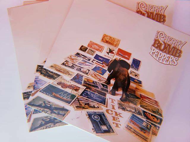 TheCherryBP's tweet photo. Llegaron vinilos desde Londres. Ticket LP a la venta. Edición limitada. Nos lo piden. . . . . . . . . . #thecherrybombpeppers #liveband #live #tiobizarro #juanalaloca #liveshow #60s #sixties #sixtiesmusic #beat #indiemusic #indierock #vinyl #vinyls #brit… https://t.co/S6iEHLK3NH https://t.co/uvOfxOP2pr