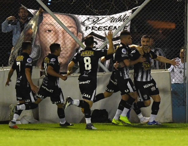 👏 Jerarquía en la doble competencia: así llegó #Estudiantes (BA) a #Semifinales ⚫️⚪️

Repasá al recorrido del Pincha de Caseros hasta la instancia, que lo tendrá como rival de #River ✅👇

copaargentina.org/es/news/8930_J…

#CopaTOTALArgentina 🏆🇦🇷

<a href="/EstudiantesOK/">Estudiantes</a> #EstudiantesBA