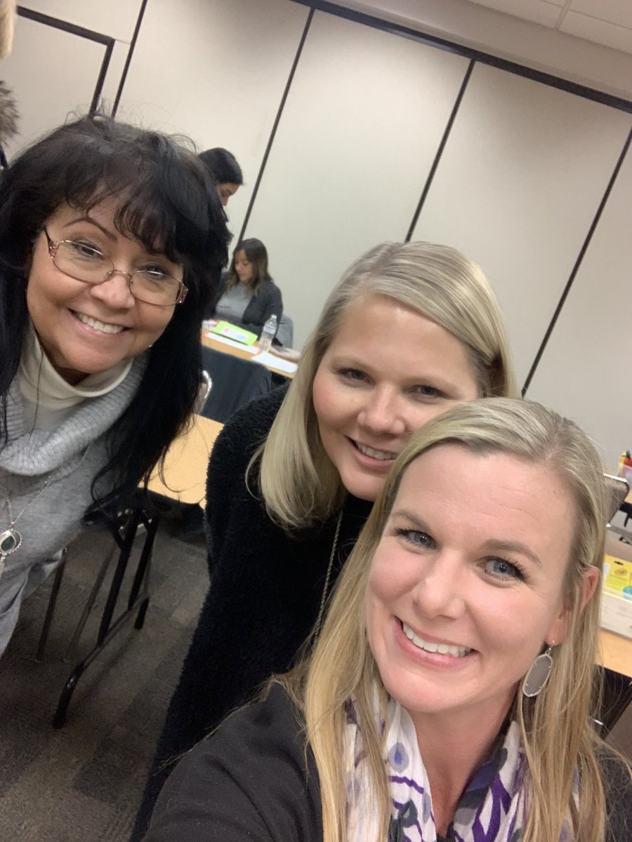 AshleyO05971072's tweet photo. Fun times at Integrating Art and Creativity into Curriculum 
#gttraining https://t.co/hOUPNxeBwG