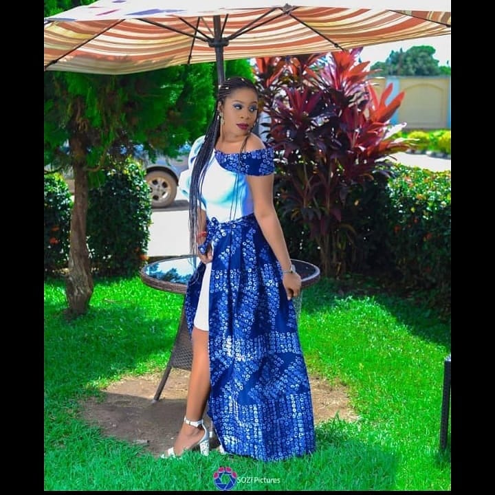 Damilolaunusual's tweet photo. All arise as the Ladyship(s) arrive
Umu #staywoke
Ogbonge Landladies of Rave FM
Please drink to the health of the #HomeGirls
She who laughs last laughs best
#teestyles on the dresses
@beauperfection_makeover on the facebeat
#sozi on the camera https://t.co/FOk1iiabvL