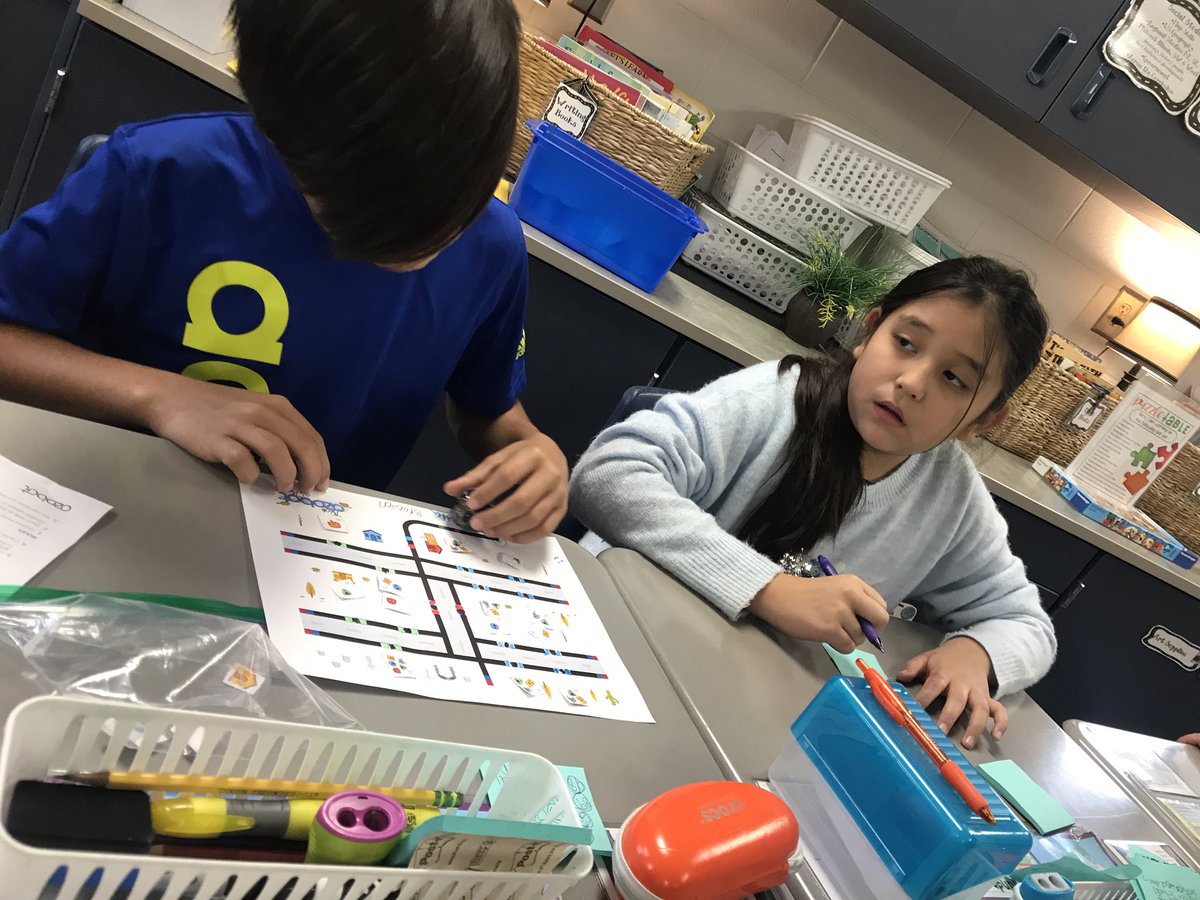 PVBuchanan4th's tweet photo. More coding using @Ozobot! Students had fun coding their way to gather the most trick or treating candy!🍫🍭Thank you, Mrs. Innes! #pvpride https://t.co/EkMDOX1YNs