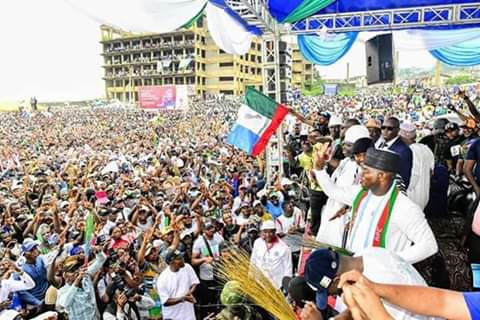 Ezeakachidozie's tweet photo. Okene for the White Lion*. Yahaya Bello dey come oo! Wada run ooh!
A rousing Home coming, yesterday, for the Governor of Kogi State, Alhaji Yahaya Bello. *Kogi is APC & November 16 is a done deal! #BellOnoja #NovemBello* https://t.co/ySfwmVK7tr