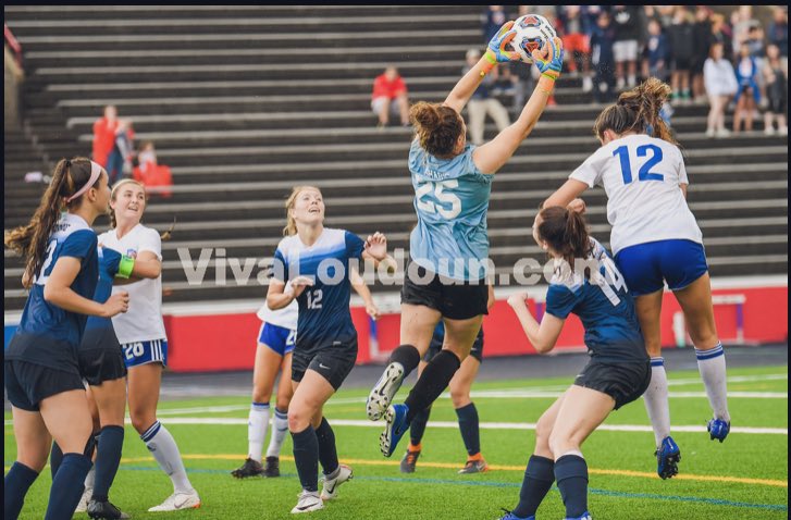 tashiii19's tweet photo. Only 3 more months!!! @SBHS_soccer #seniorszn #ringszn https://t.co/RZQaYuhl5w
