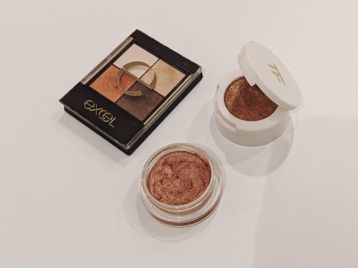 塩谷 舞 Mai Shiotani アイシャドウって何年くらい使ってますか これは２年半前くらいに買ったやつで ほぼ毎日使ってると思うんだけどまだ全然減らない たぶんあと4年くらい使える 6年で使い果たせるのか ランドセルかよ 新しいものを買う前に