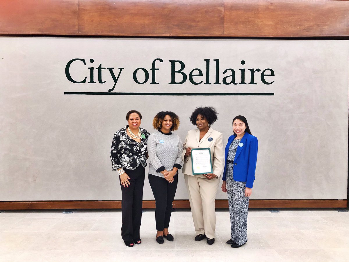 uh_con's tweet photo. #TuesdayTreat #UHCON student Amira Omar recognized for participation at the City of Bellaire recognition ceremony of PeriOperative nurses in appreciation of AORN! #GoCoogs https://t.co/lRoCCV8Upx