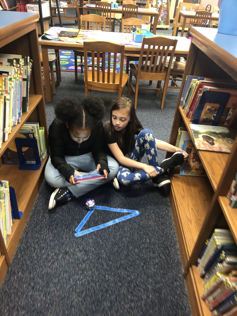 What’s your angle? @KinseyKristie @JoanieMalesky 5th graders coding with Spheros @SpheroEdu @JohnChowns @PointOViewES @PovLibrary @drherber