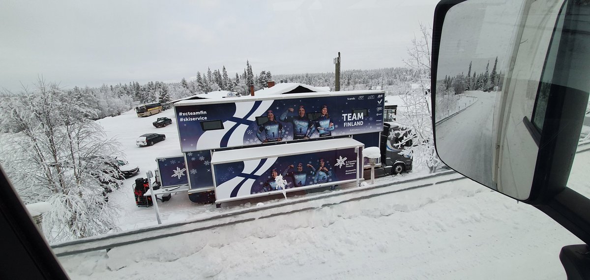 TommiLukkarinen's tweet photo. Oloksella oli mukavasti lunta. Näky myös Suomen hiihtomaajoukkueen huoltoauto👌😊 Komea laitos. #olos #talvi #xsteamfin #skiservice #teamfinland https://t.co/u3tFKMauj7 https://t.co/tE3bcn3XBn