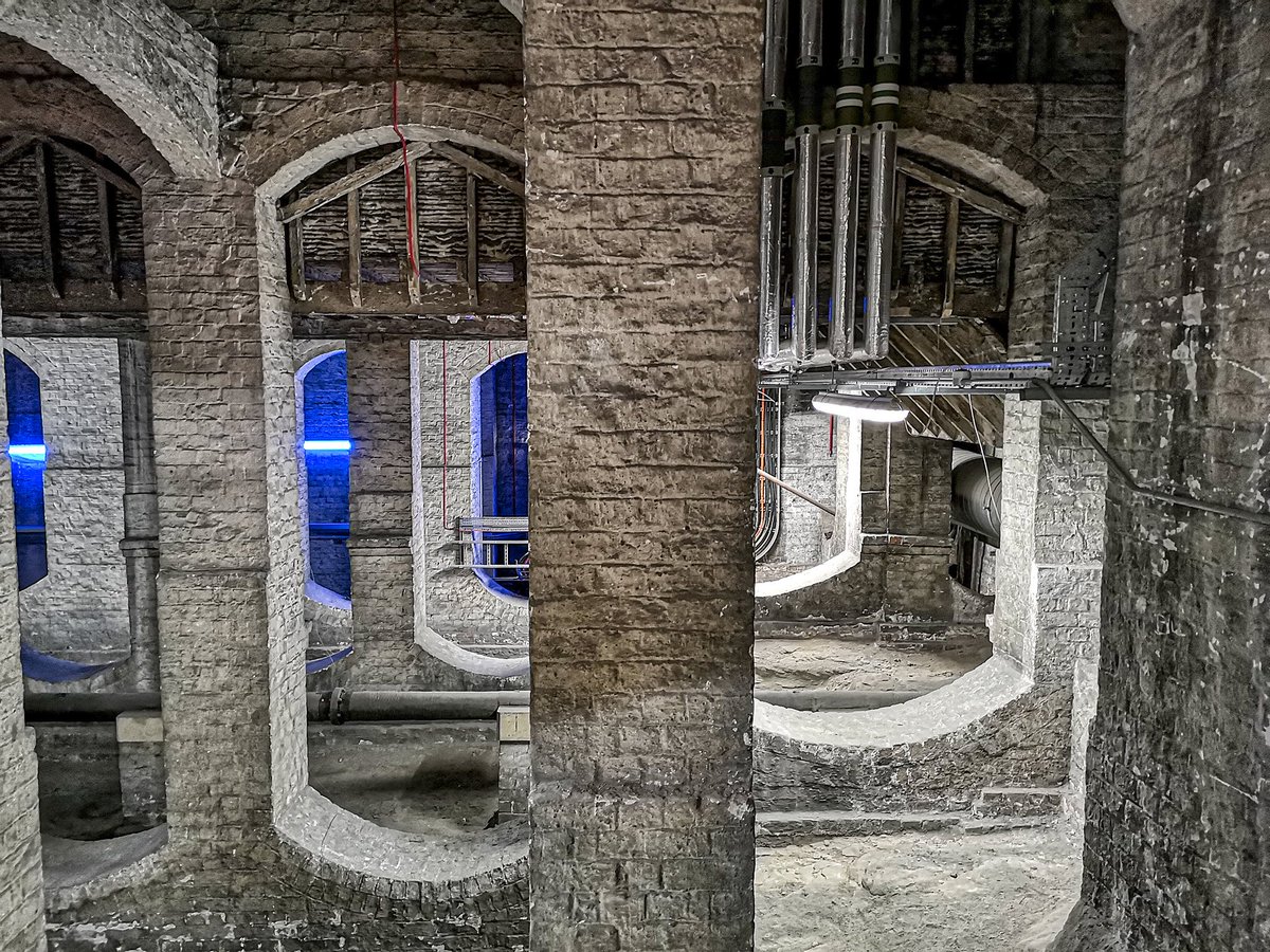 EllesmerePhoto's tweet photo. Under
St George's Hall in Liverpool looking at more Look 19 photography last week.
#liverpool @SGHLpool #look19 #photography https://t.co/sGaGR7CueH