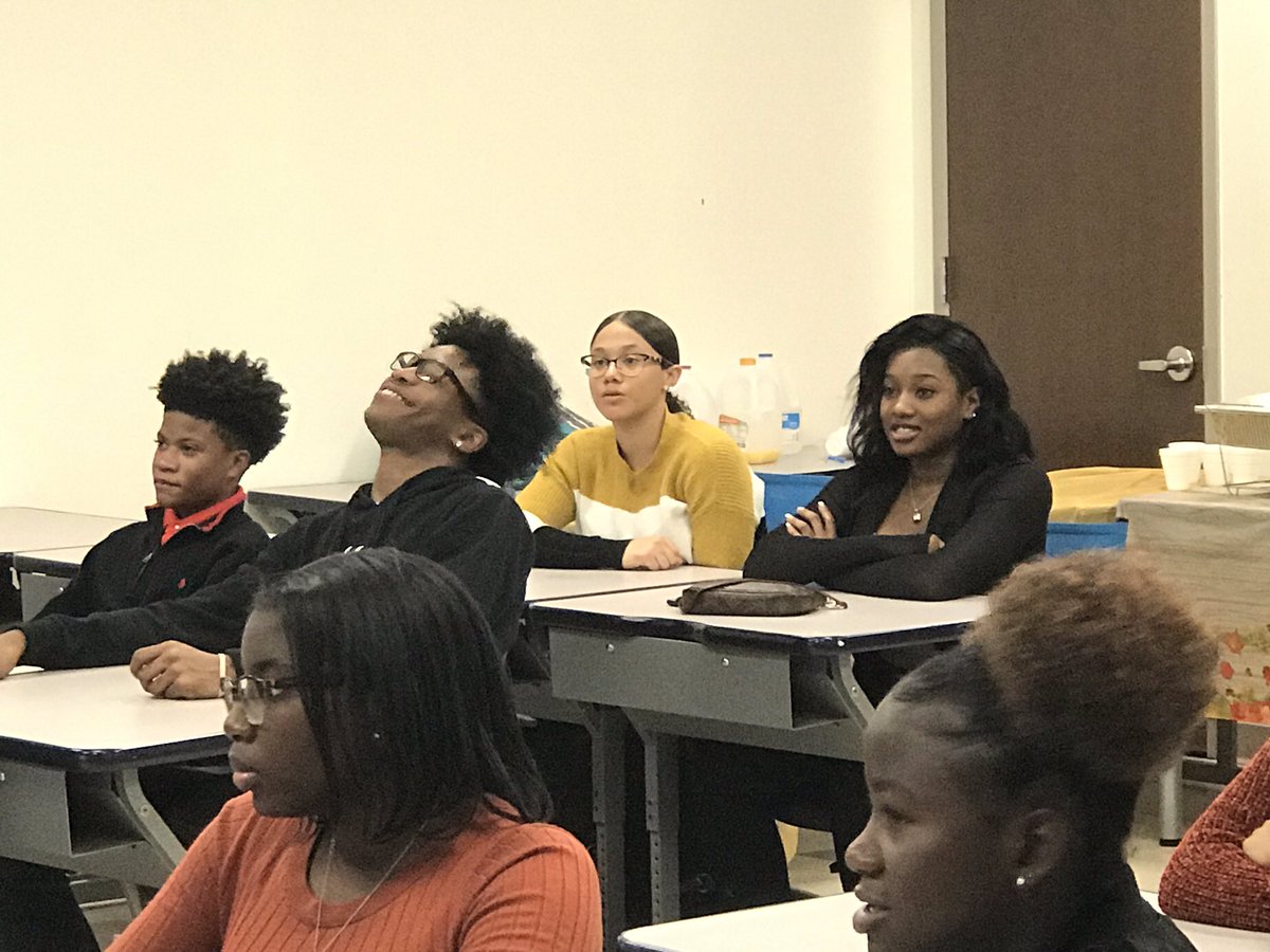 Danielle2Carter's tweet photo. .@federalreserve Research Assistants Annie and Craig talk to Largo HS Finance students about the work of the Federal Reserve. @pgcps #inflationgame #CareerTechEd #naf https://t.co/73oAOHbIkU