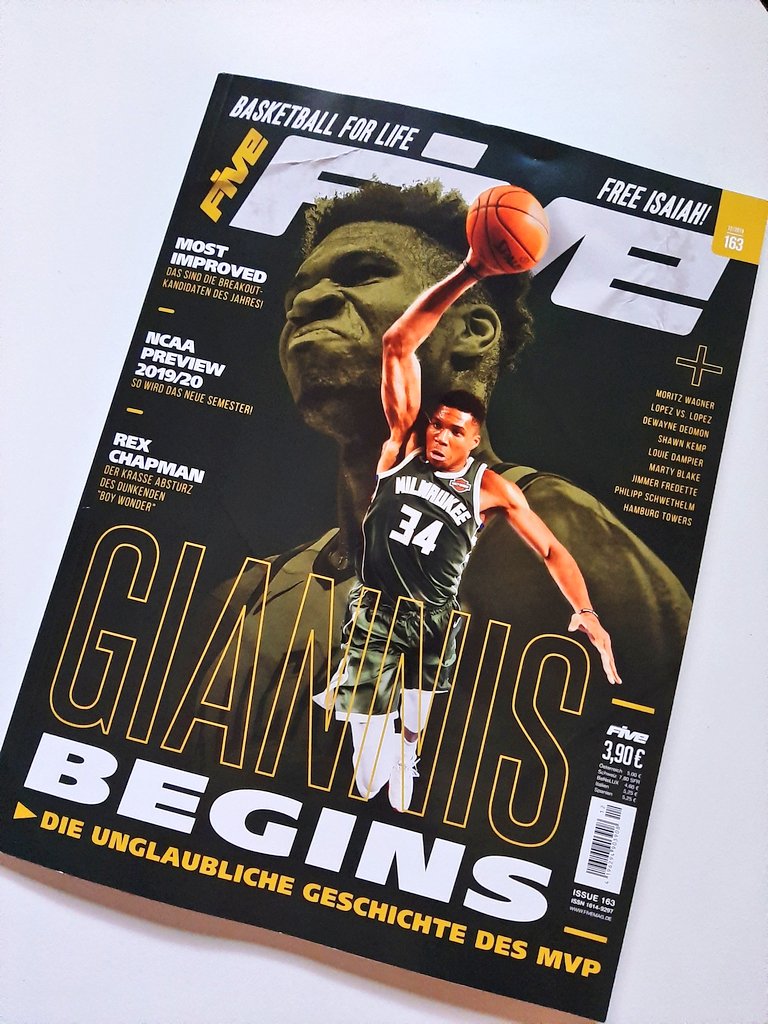 alicey_in_space's tweet photo. Wenn man von der Arbeit kommt und das auf dem Tisch findet 😍🏀

#FIVEmag @drevoigt https://t.co/mzyrZFjvXH