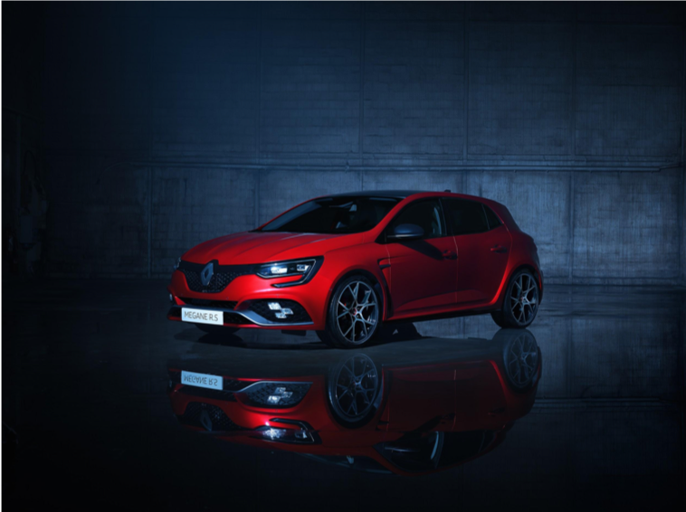 Mirror, mirror on the floor, what’s the best colour of them all?

See yourself in the #MéganeRSTrophy: bit.ly/2W9ejEV