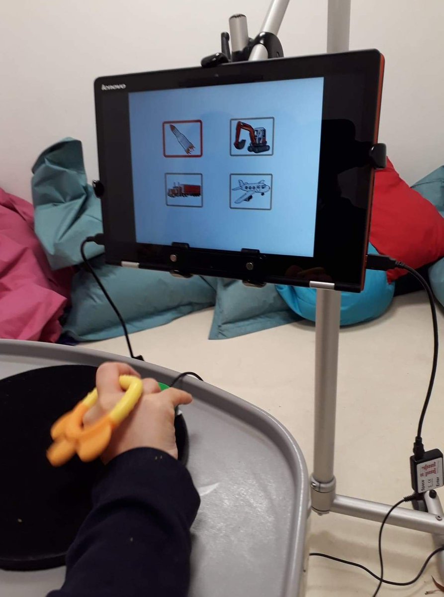 1_forget's tweet photo. #ItsMoreThanJustEyegaze
Learning to make choices with a single switch. #choicemaking #switchwork #assistivetechnology
@parklane_school @ThinkSmartbox https://t.co/0d15JdjJij