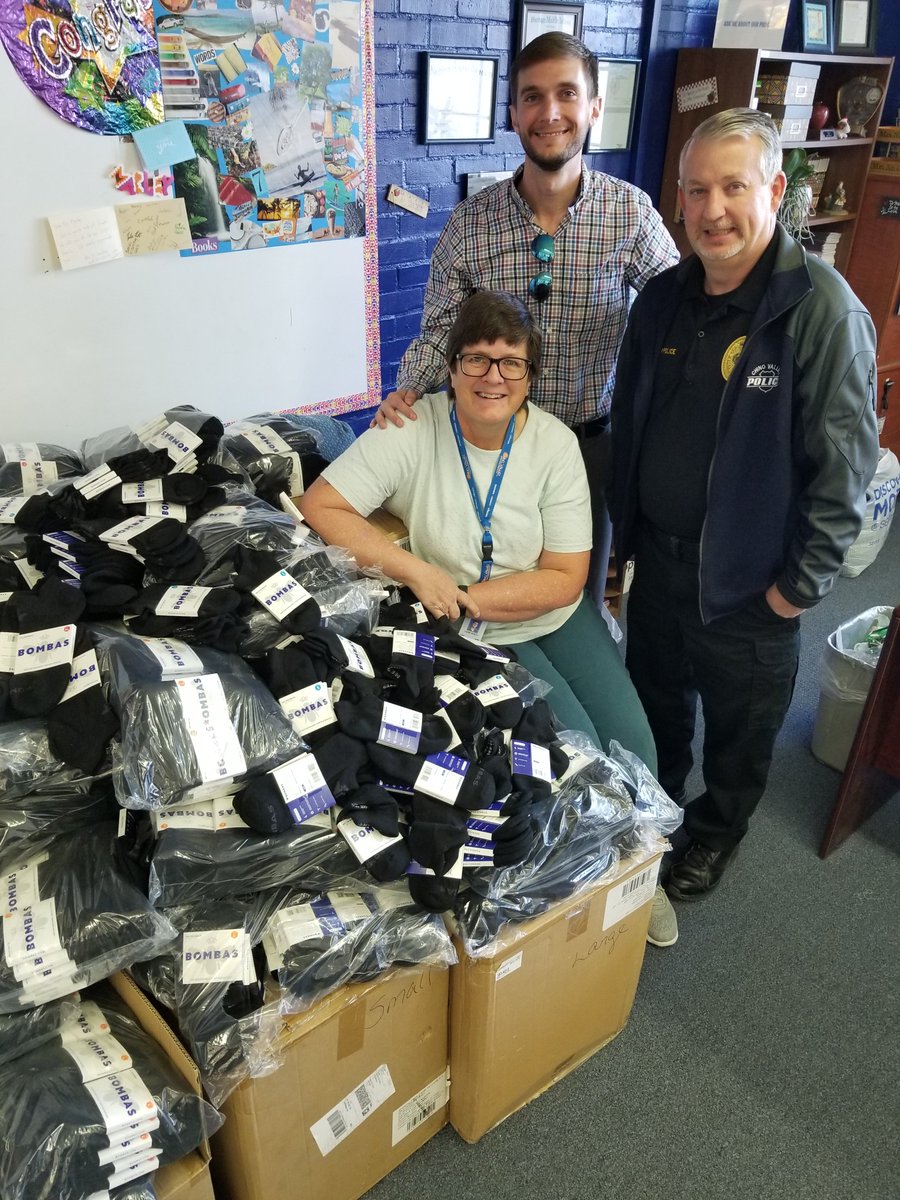 CVPDAZ's tweet photo. Our officers will be providing socks provided by @BOMBAS  to those in need this winter. https://t.co/BYLzeVThAB