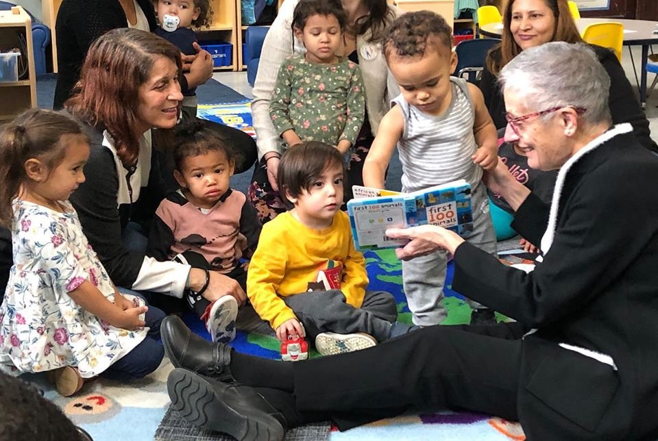 GenesisCenter's tweet photo. Our Early Learning Center students really enjoyed Superintendent Gallo’s visit this morning as part of Supers Read #rireads @pvdschools #supersread @liveunitedri @RIKidsCount @RIAEYC #earlylearningcenter https://t.co/mV09DqPWrN