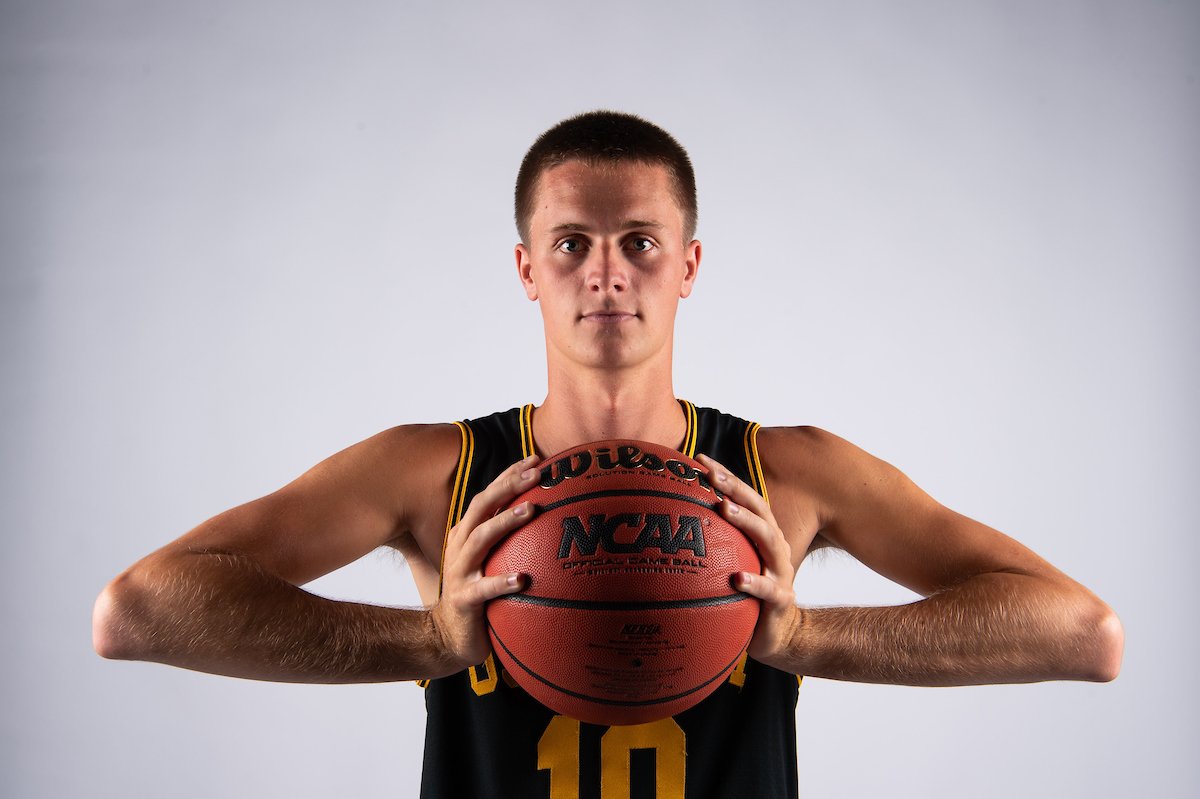UWOshkoshTitans's tweet photo. It's a showdown! 

#2 @UWOMBB battles at #3 North Central College tonight, 7 PM!  Let's go Titans!

📺: https://t.co/VoXZHTcf96
📊: https://t.co/ZYUB40cWvI

#HailTitans #TitansAreChampions https://t.co/PspYCdtIC6