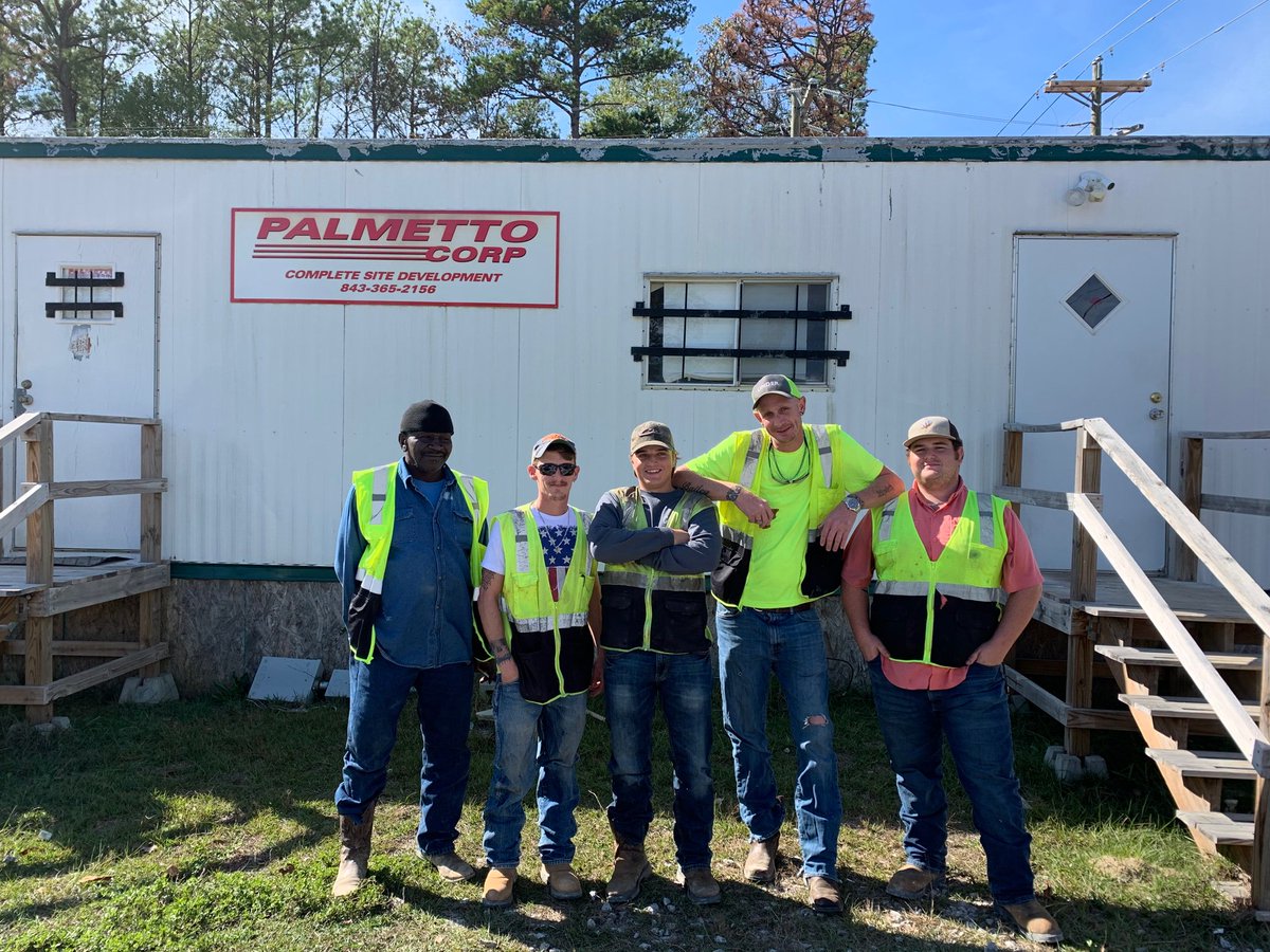 PalmettoCorp's tweet photo. Congratulations to Daniel Floyd and his crew! Crew of the month looks good on you guys! Hope you’re enjoyin’ that Chick-fil-A!😎🚧 #palmettocorp #chickfila https://t.co/mu9gczMLfx