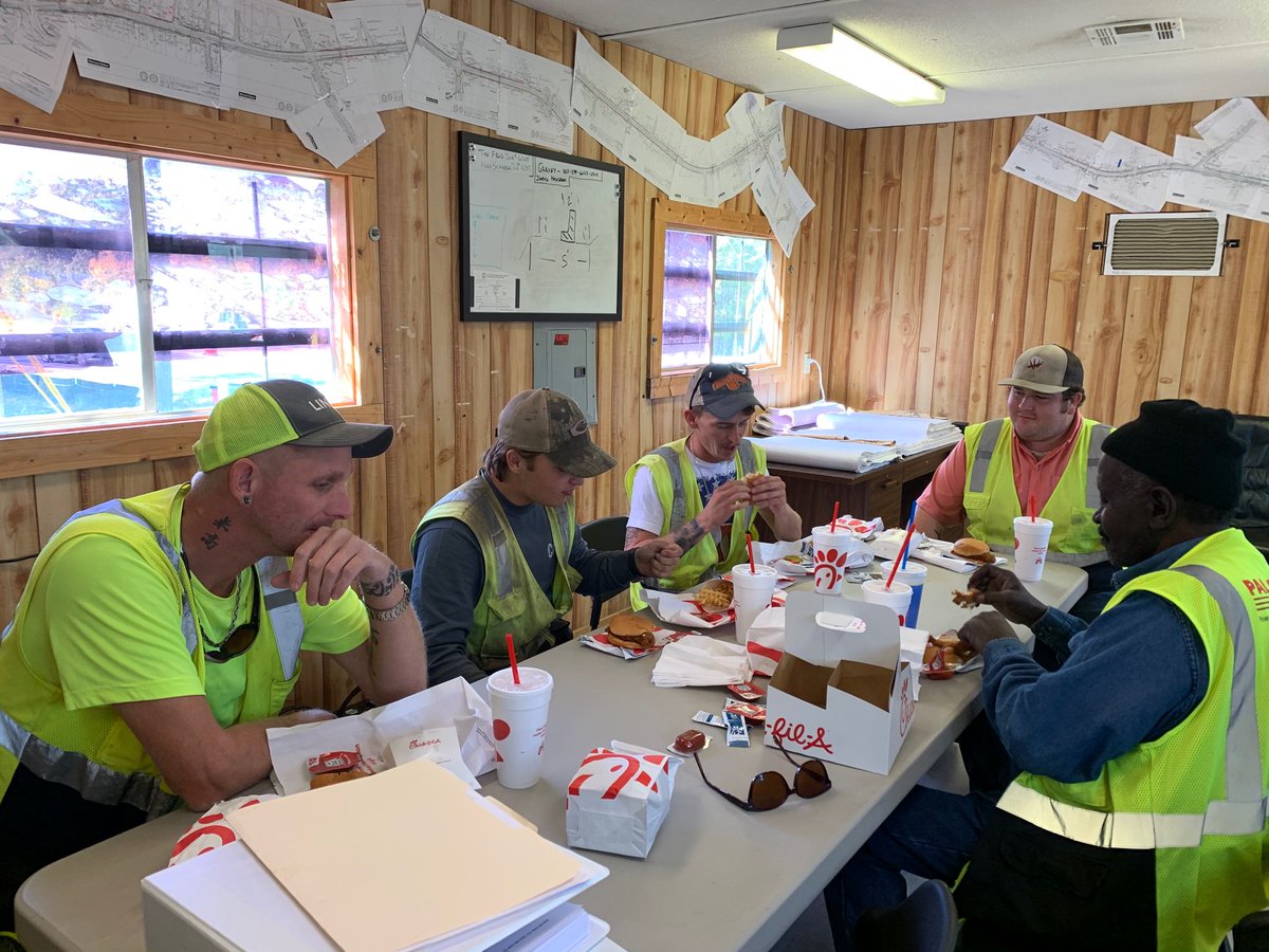 PalmettoCorp's tweet photo. Congratulations to Daniel Floyd and his crew! Crew of the month looks good on you guys! Hope you’re enjoyin’ that Chick-fil-A!😎🚧 #palmettocorp #chickfila https://t.co/mu9gczMLfx