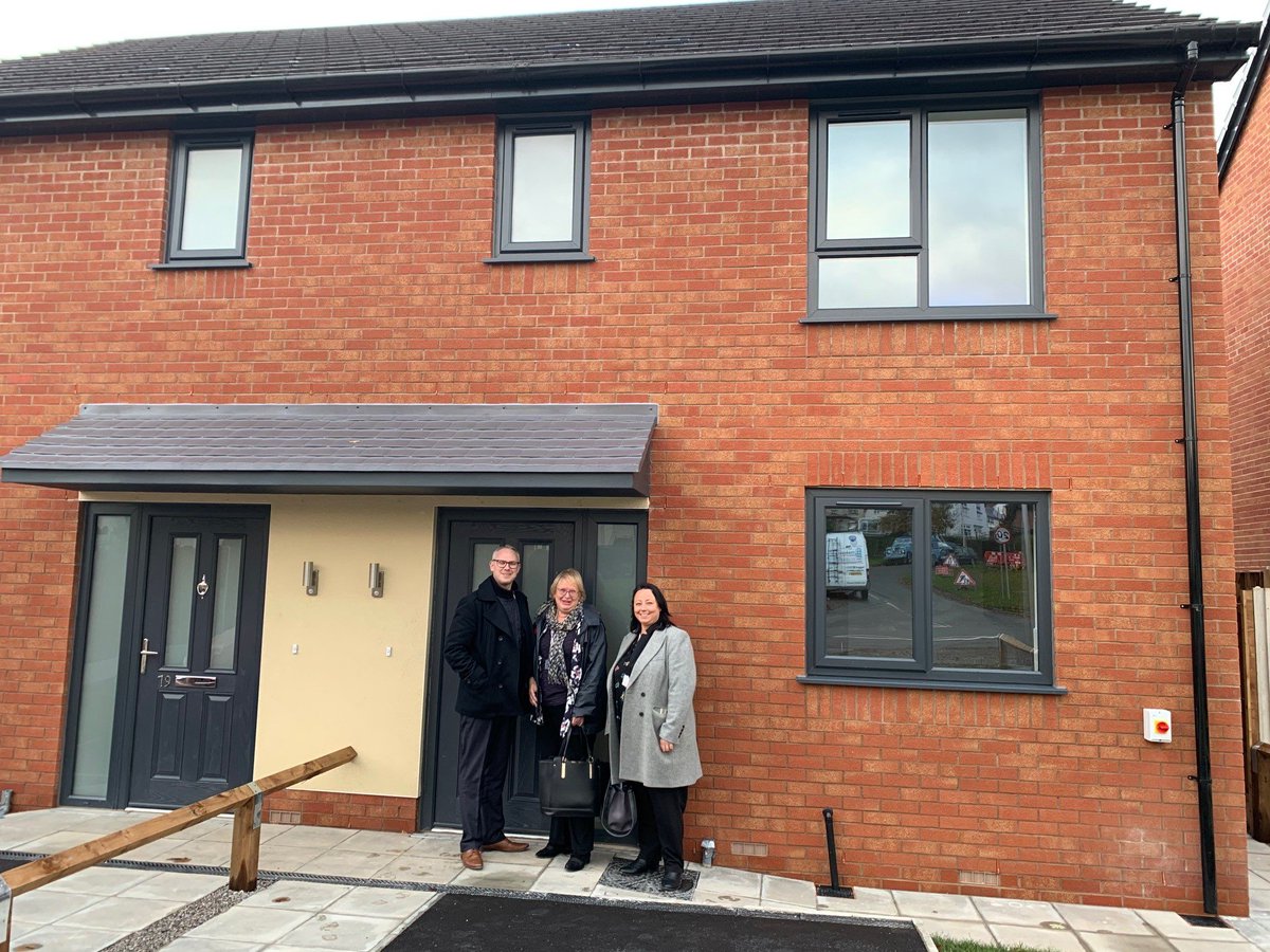 weavervale's tweet photo. We're celebrating the transformation of a former garage site this week! The site, previously a disused row of old garages, has been transformed into a new development of five spacious affordable family homes in Winsford.
https://t.co/g3dkZDGEqR
#fixthehousingcrisis #ukhousing https://t.co/xx8qQ3ukhM