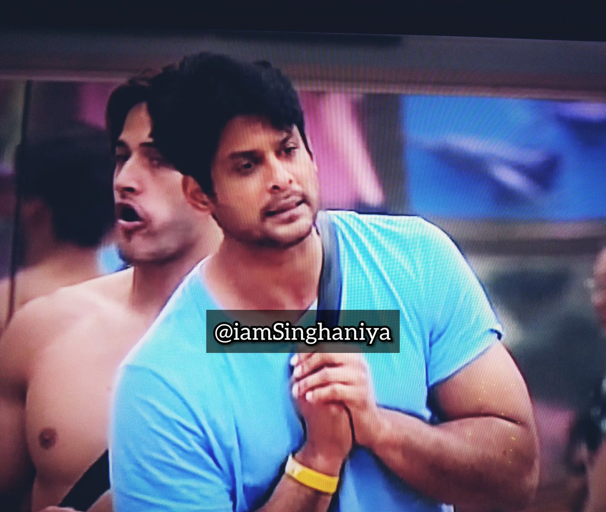 IamSinghaniya's tweet image. Feeling so bad for #SidharthShukla 

#BB13 ke contestants ko shukla ke Roti khane se problem hai. Shukla dnt like Rice toh ab vo Roti hi khayega.. Roti bnana koi bohot bada kaam nhi hota &amp;amp; They are targeting shukla for ROTI

Disgusting People

#WeSupportSidShukla
@sidharth_shukla