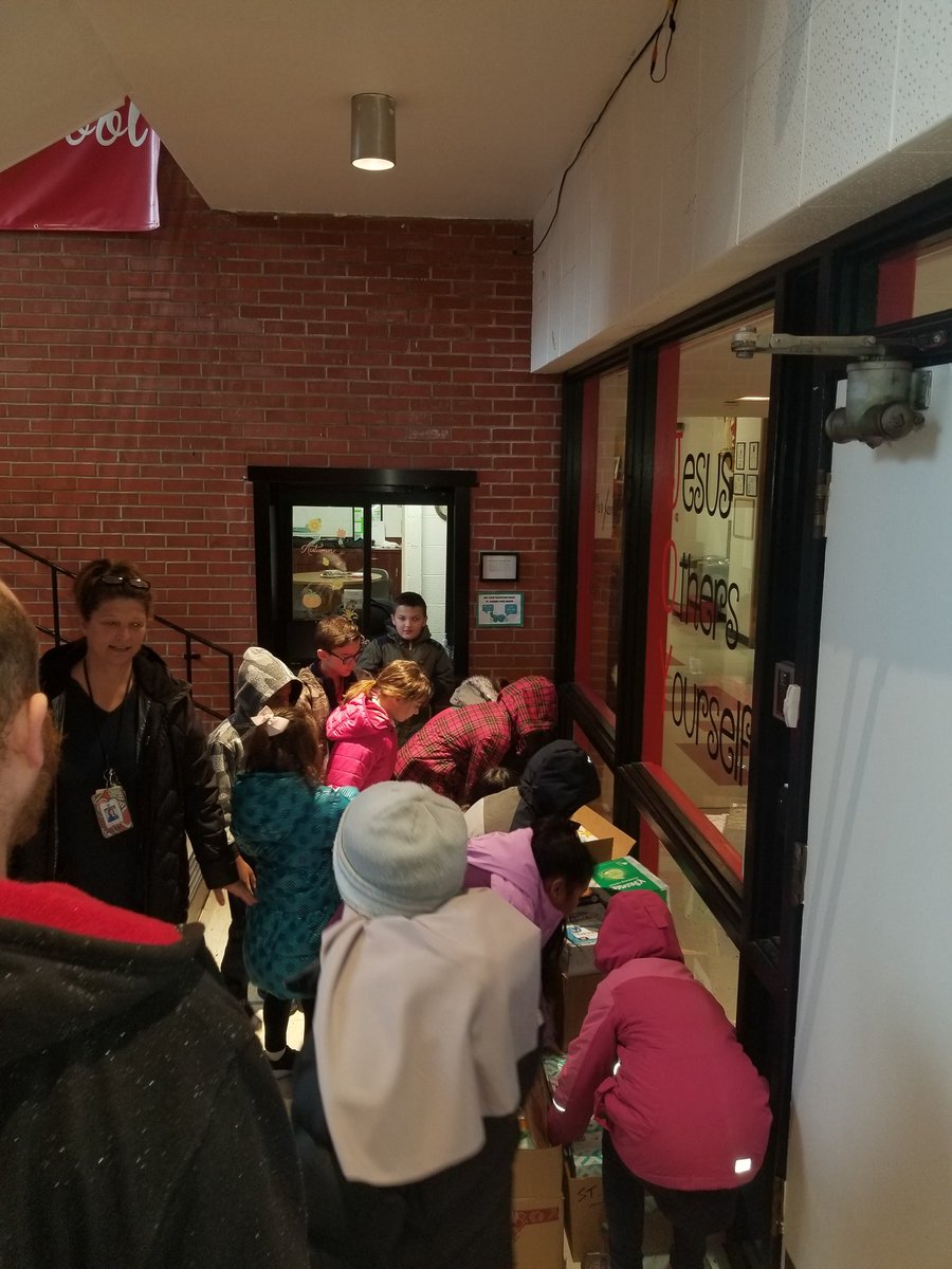 MrsAmyElizabeth's tweet photo. A living example of our #studentleaders following our mission to serve God by serving others. Third grade organized a toiletrie drive for The Little Sisters of the Poor and helped load the van. #StGabrielShines #teachingsforlife #CatholicStudentLeaders #CatholicSchools https://t.co/cE7IH7gZ7e