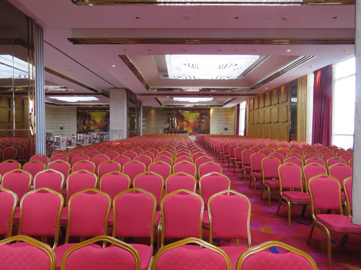 ANI_Consultants's tweet image. #HospitalityProject #InteriorDesign #DesignforExcellence
The two floors of Stardom Convention in Noida are a statement in itself as it showcases stunning aesthetics.
▶ acanthus.in

#BanquetSpace #Noida #Chandeliers #StoneCarvings #Mirrorwork #ModernCeilingDesigns