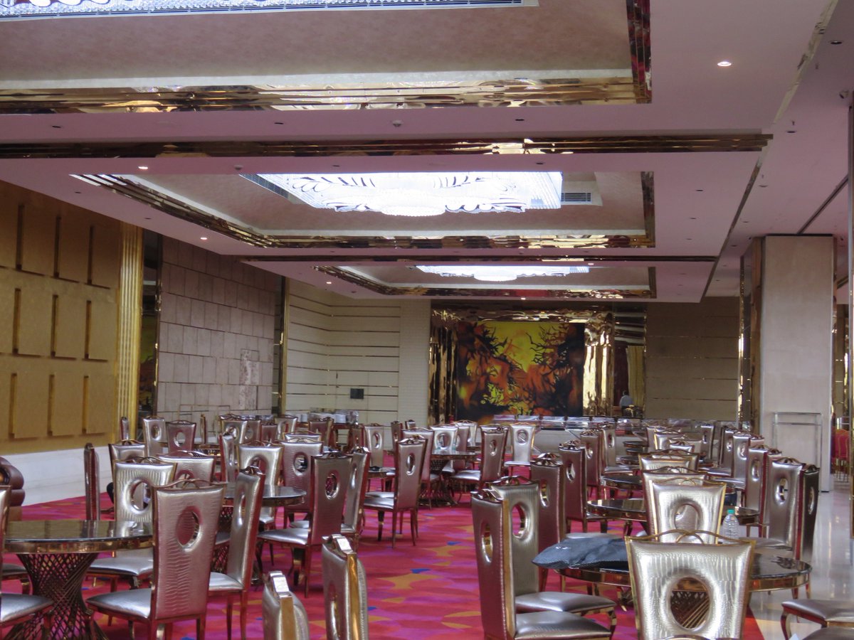 ANI_Consultants's tweet image. #HospitalityProject #InteriorDesign #DesignforExcellence
The two floors of Stardom Convention in Noida are a statement in itself as it showcases stunning aesthetics.
▶ acanthus.in

#BanquetSpace #Noida #Chandeliers #StoneCarvings #Mirrorwork #ModernCeilingDesigns