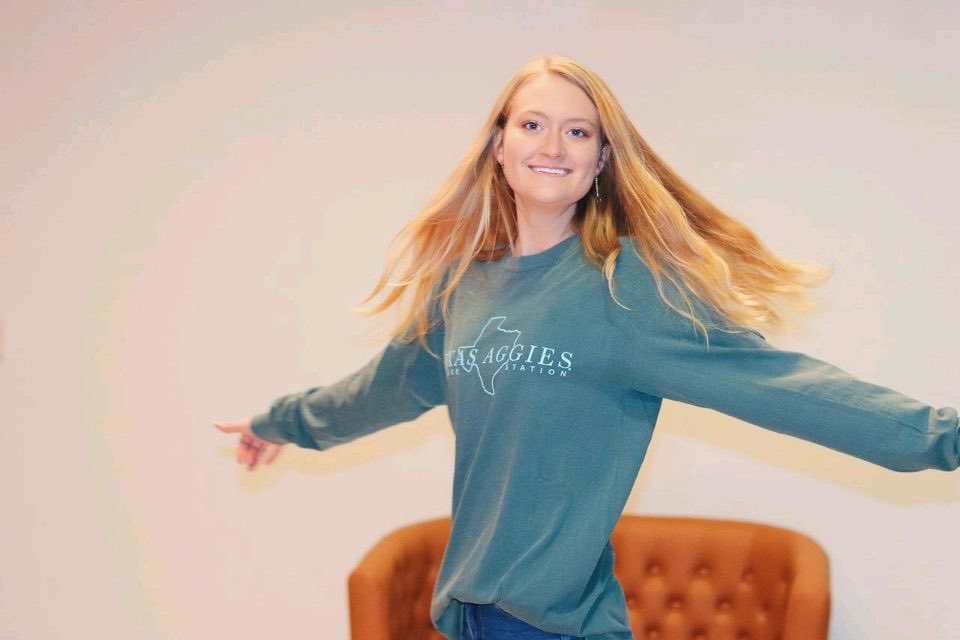 AggieOutfitters's tweet photo. GIVEAWAY ALERT!!! It's starting to get chilly here in college station so we are back at it again with T-SHIRT TUESDAY (LONG SLEEVE EDITION)!Don't miss your chance for one of these new T-Shirts for FREE!!
•
Here's how:
1.) Like this post
2.) Follow us @aggieoutfitters
3.) Retweet https://t.co/Pd3I3gaUI0