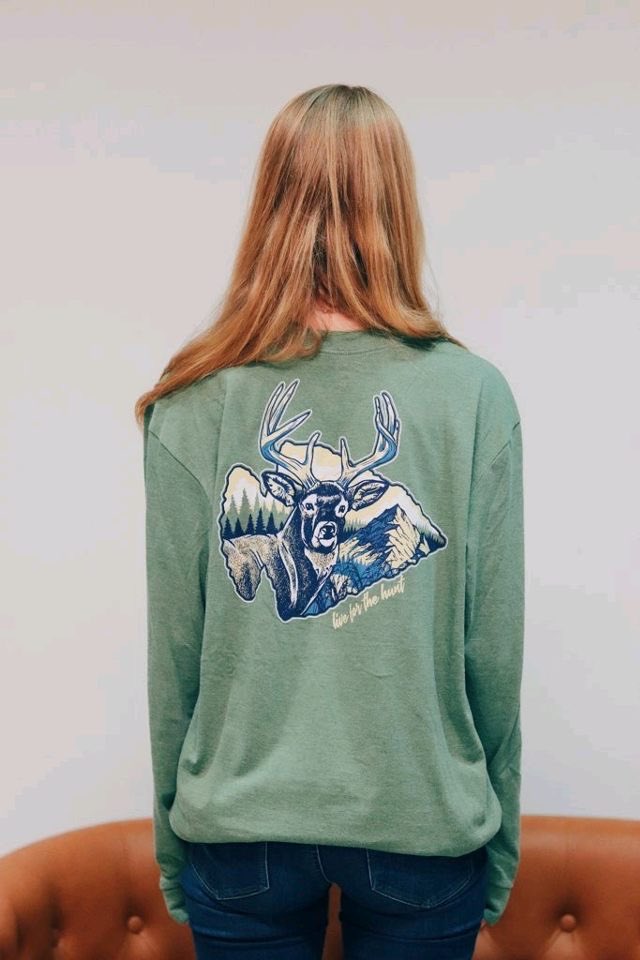 AggieOutfitters's tweet photo. GIVEAWAY ALERT!!! It's starting to get chilly here in college station so we are back at it again with T-SHIRT TUESDAY (LONG SLEEVE EDITION)!Don't miss your chance for one of these new T-Shirts for FREE!!
•
Here's how:
1.) Like this post
2.) Follow us @aggieoutfitters
3.) Retweet https://t.co/Pd3I3gaUI0