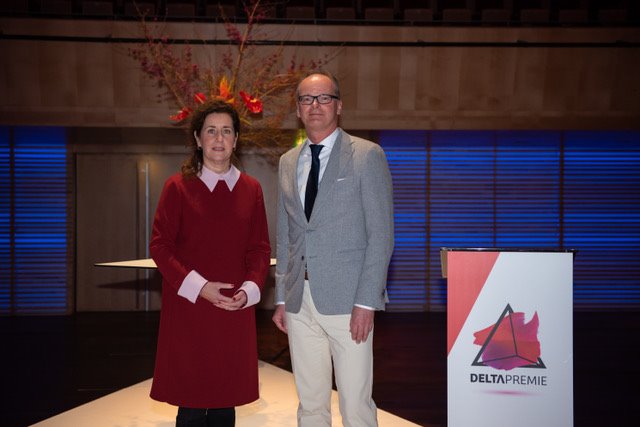 Minister van Engelshoven reikte de prijs uit: 'Praktijkgericht onderzoek is zeer waardevol. Lectoren Van Staa en Mobach staan voor verandering en zijn echte ambassadeurs voor praktijkgericht onderzoek.' #deltapremie #onderzoekhbo #lectoren deltapremie.nl