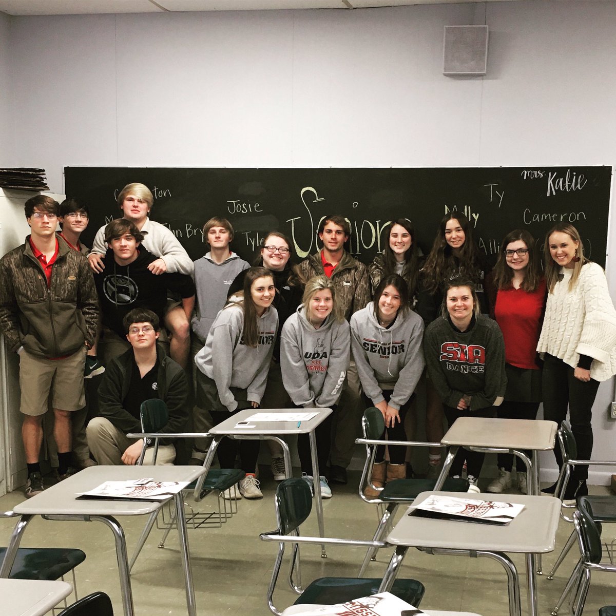 Lots of future dawgs from the delta🐾 I enjoyed my time with the seniors from Sharkey Issaquena this morning!!