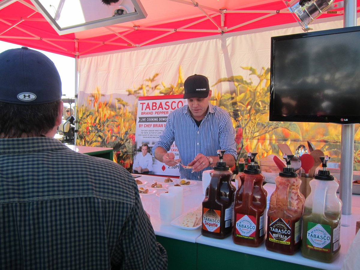 LocalWally's tweet image. So cool to see these celebrity chefs working the booths at the San Diego Food + Wine Fest.  @sdbayfest #sdbayfest Still time to get tickets for next weekend's Grand Tasting event.  sandiegowineclassic.com