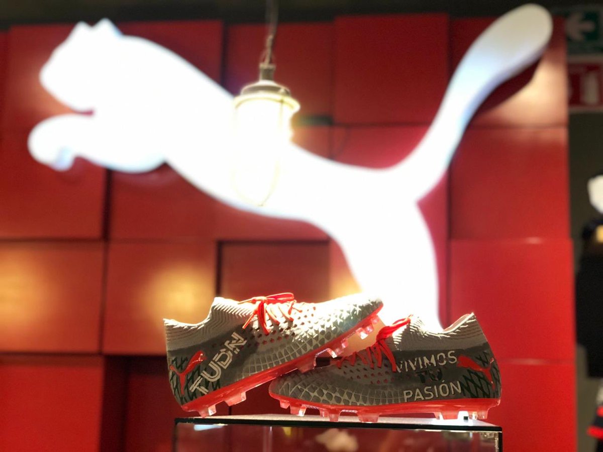 TachoMexTc's tweet photo. Un placer #entintardemagia los botines #pumafuture #anthempack en colaboración con @PUMAmexico para los amigos de @TUDNMEX #diadeestrenarunospuma #tucalzadonuestrapasion @LuisOmarTapia @moiks10 qué tal quedaron ??? https://t.co/vPVLj0Bt0X