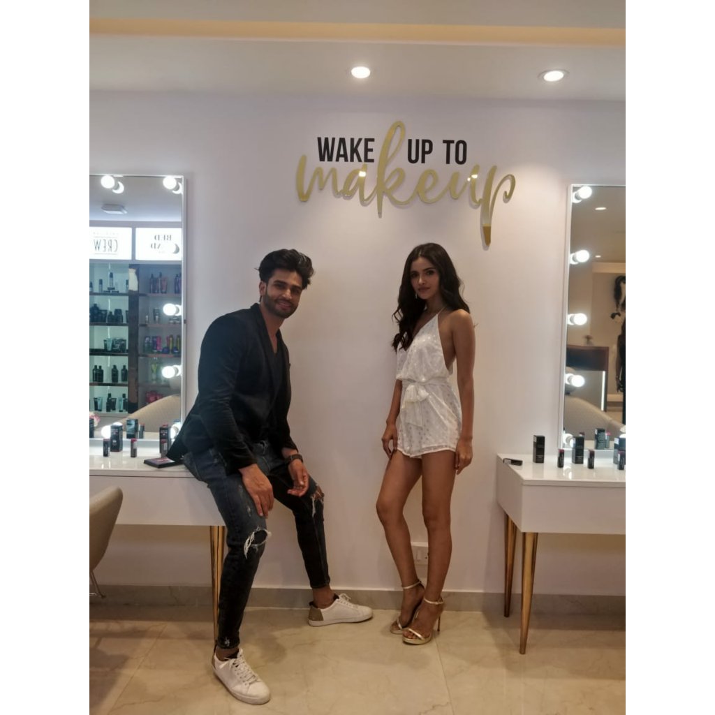 MissDivaOrg's tweet photo. The gorgeous Miss Diva Universe 2019, @iamvartikasingh and the handsome Mr World 2016 @irohit67 raising the hotness quotient as they arrive at the Femina Flaunt Salon launch.
#missdivauniverse2019 #missdivauniverse #mrworld2016 #mrworld https://t.co/H39TGxgMRr
