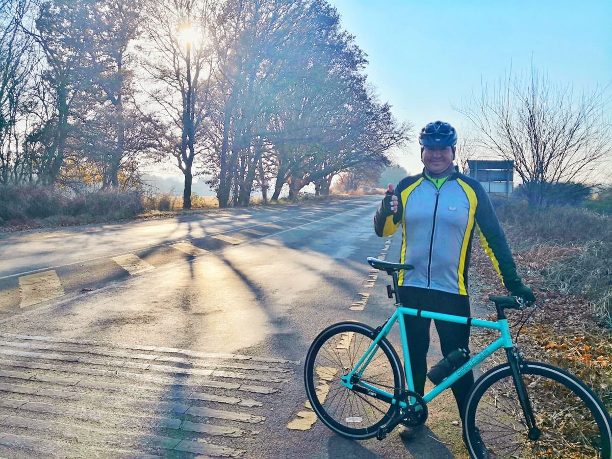 PedalRaymond's tweet photo. Even although my @SimpleSamBikeCo #MintSAM doesn’t really look like this anymore, this is still one of the best photos taken of it. Take a bow my fellow journalist cycling friend @teresacoetzee https://t.co/rgwHu0l1yH