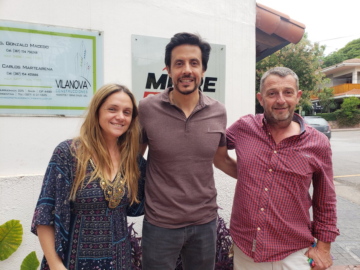 PARODICARLITOS's tweet photo. #Ahora con @mgabyflor y @jmunioz en @ERepasador por #MitreSalta 93.3 o por la web en https://t.co/5ytG3NAGBc https://t.co/zUn431Oz3A