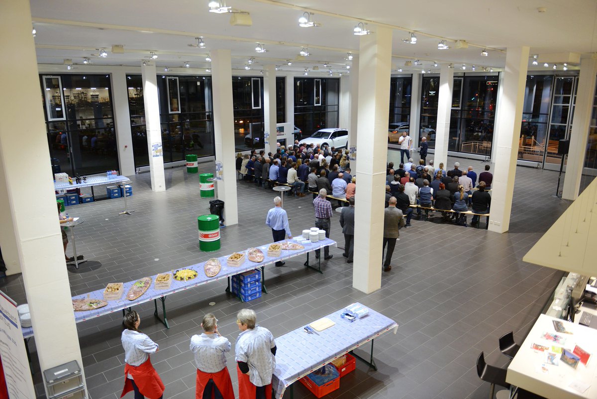 Was für ein gelungener Anlass. Hier einige Impressionen vom gestrigen Netzwerkanlass mit  Pirmin Reichmuth und Freddy Trütsch in der Amag Zug. Weitere Impressionen findest du hier: zugergewerbe.ch/netzwerkanlass…