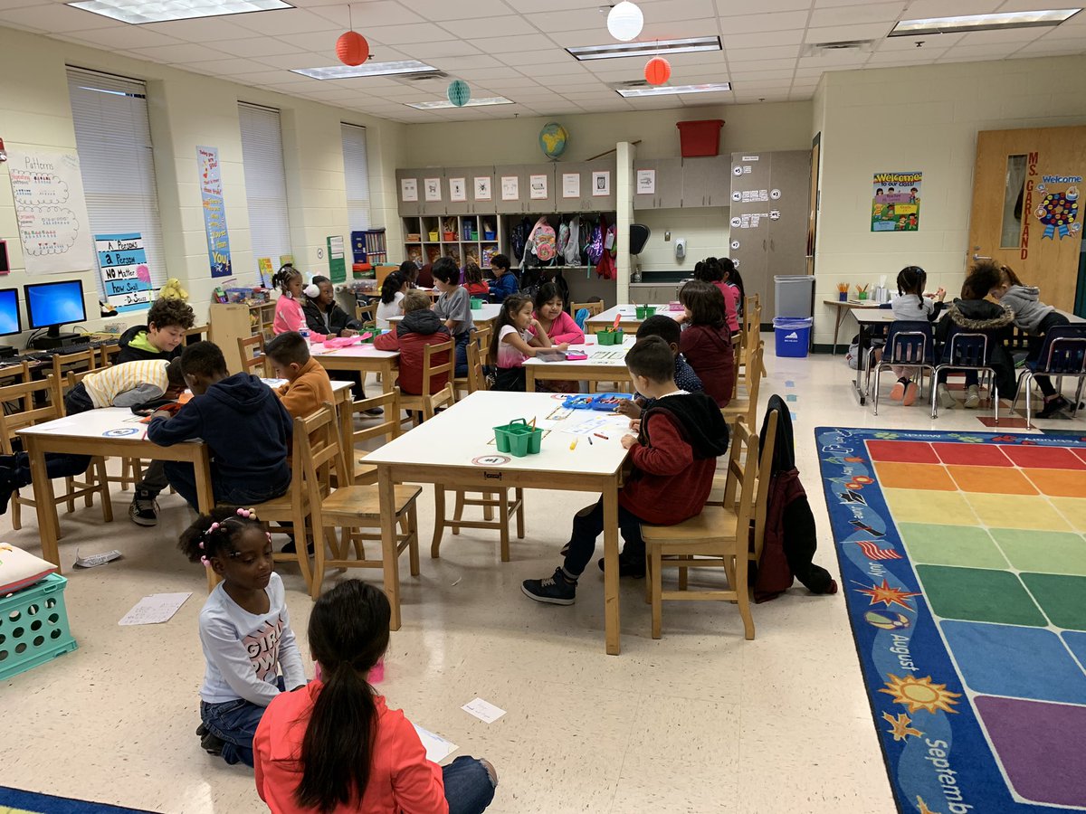 MsAnderson_CCPS's tweet photo. 1st and 3rd grade buddies! We had so much fun meeting our buddies this morning and getting to know them #weRUNasONE #oneCCPS https://t.co/gwOfrtGyYI