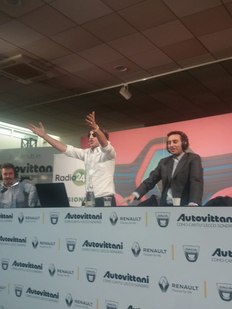 Radio24_news's tweet photo. Oggi @LaZanzaraR24 #FacebookLive dallo Showroom #Autovittani di Cantù con David #Parenzo, Giuseppe #Cruciani e gli approfondimento di Luca Sofri. https://t.co/CFvRN56T3Y https://t.co/rSQ0YgV1oU