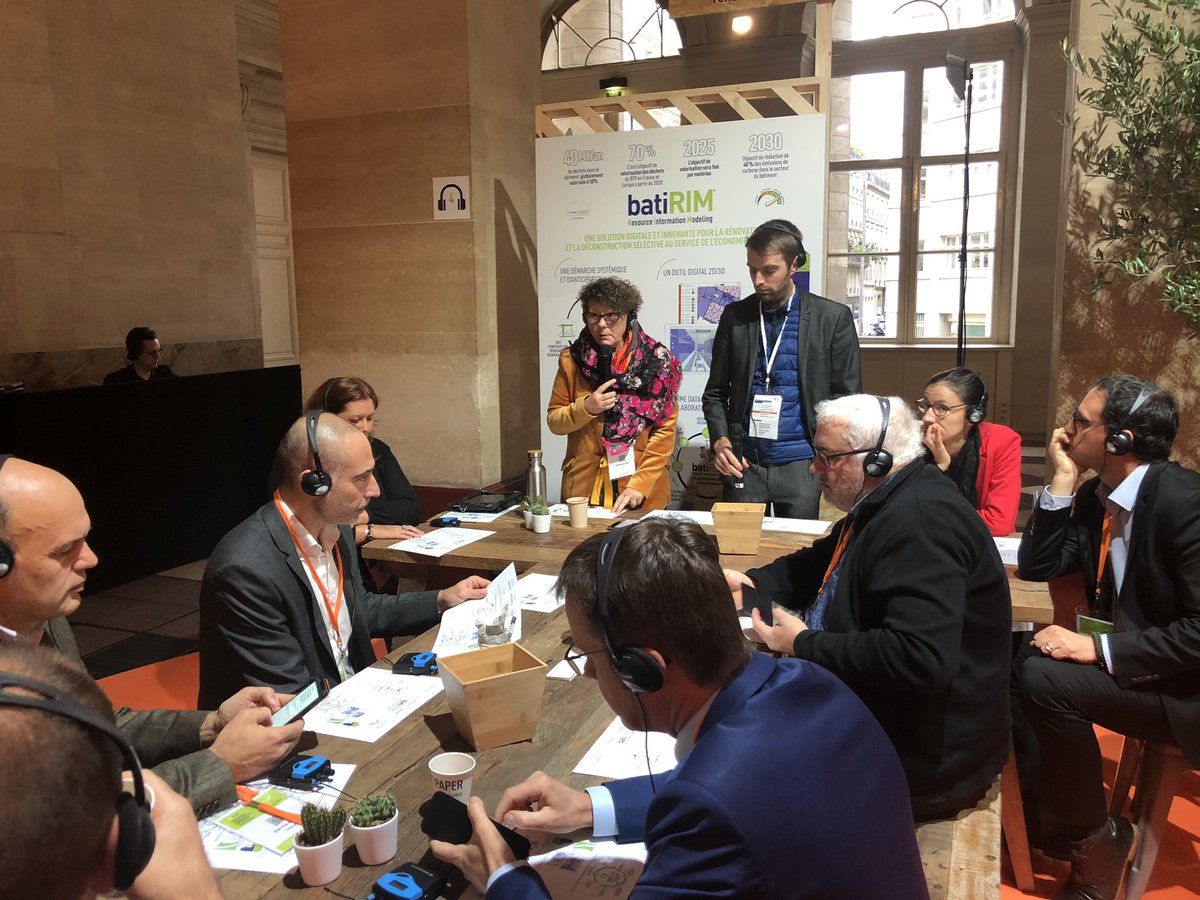 MA_Debon's tweet photo. Une très belle convention des commerciaux de @suezFR : un temps fort pour prendre du recul et concilier empreinte locale forte et ambition globale cohérente. https://t.co/LskH8JyTsw