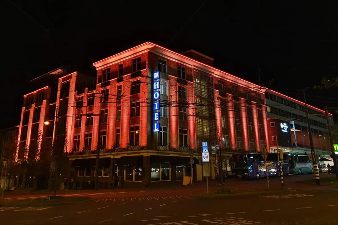 Speciaal voor de EK kwalificatie wedstrijd Nederland 🇳🇱 - Slovenië 🇸🇮 in het Gelredome kleurt Hotel Haarhuis vanavond oranje #oranjeleeuwinnen #voetbal
