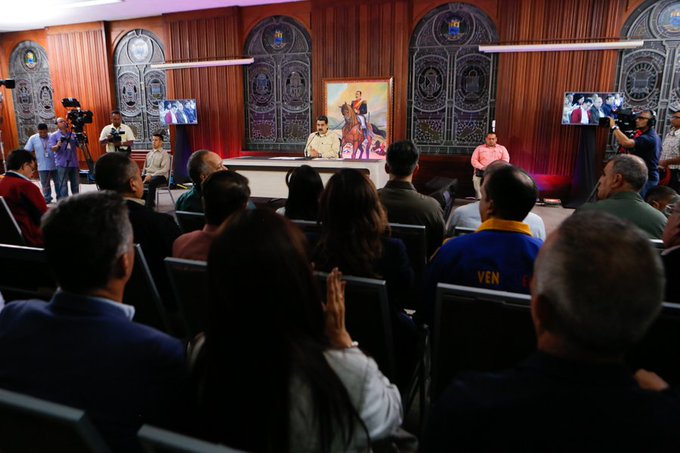 📢¡𝐀𝐬í 𝐥𝐨 𝐃𝐢𝐣𝐨!  🇻🇪
Pdte. <a href="/NicolasMaduro/">Nicolás Maduro</a>: Nosotros denunciamos, que este Golpe de Estado en contra del pueblo de #Bolivia viene organizado y financiado desde #EEUU. #PueblosDelMundoConEvo