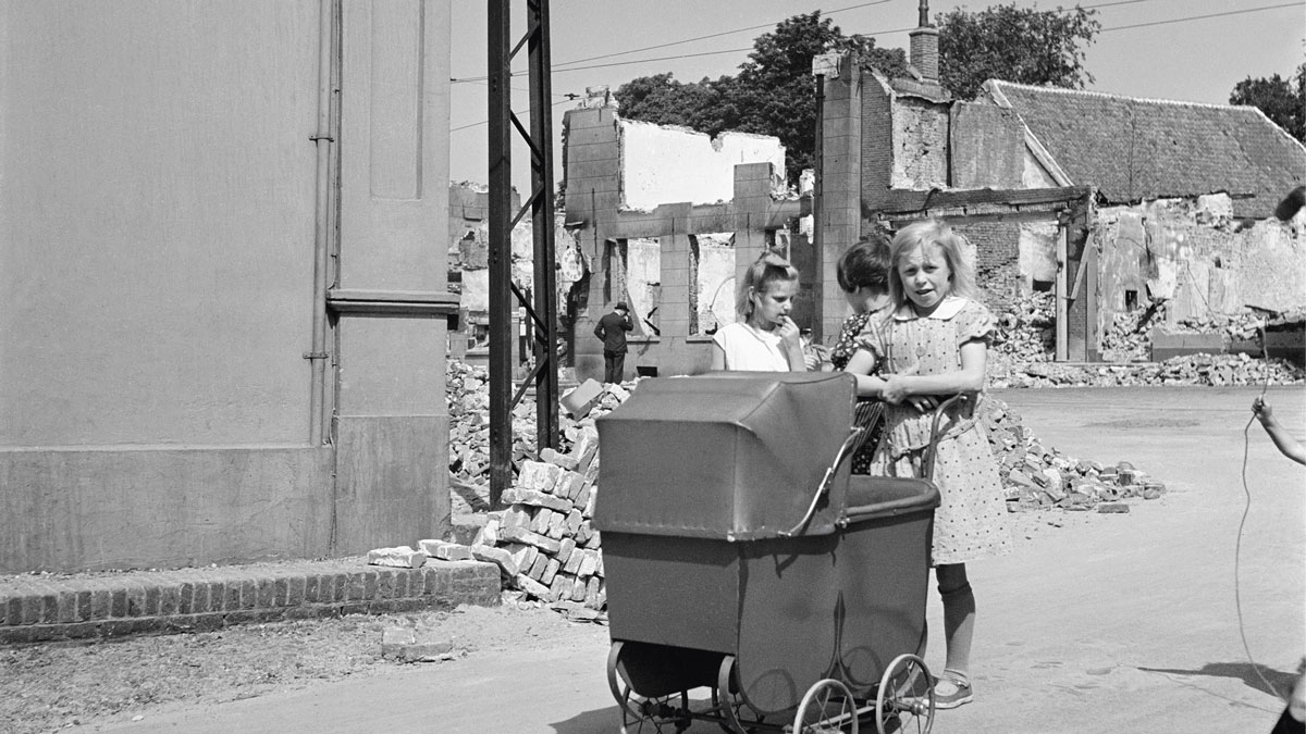 Commissaris geeft startsein voor zoektocht Utrechtse foto’s Tweede Wereldoorlog dlvr.it/RJ84FB | bit.ly/BestNieuws #Provincie #Utrecht