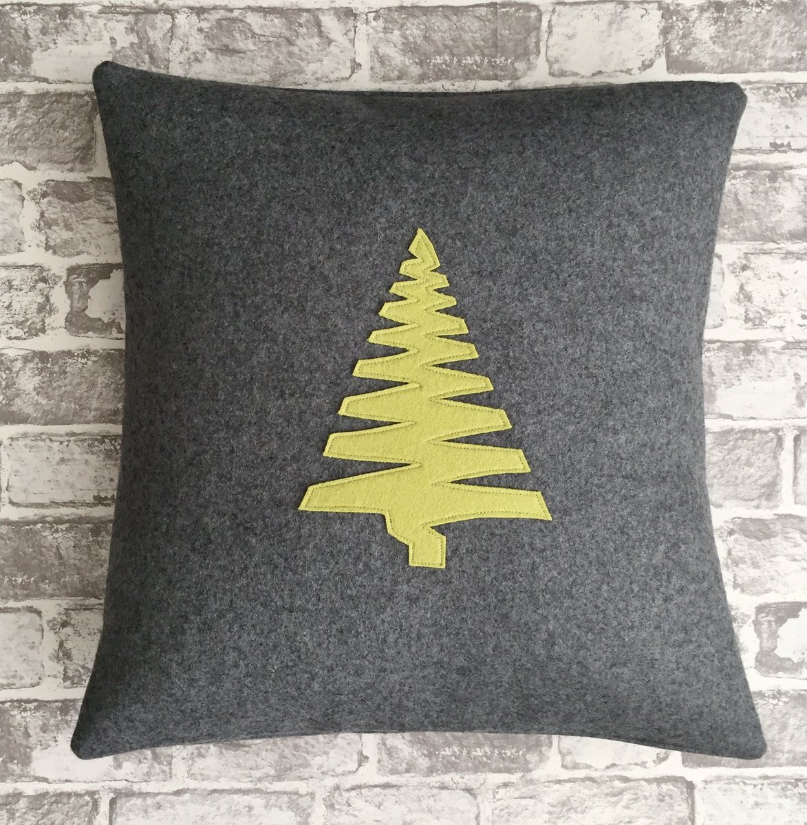 dunechick1's tweet photo. Hi everyone at  #womaninbiz these festive #handmade cushions are now listed in my folksy shop
https://t.co/OJlJoVvnZb
#christmascushions #gift #uksmallbiz #home https://t.co/qKgGQKM6KH