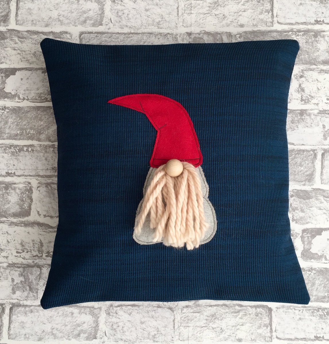 dunechick1's tweet photo. Hi everyone at  #womaninbiz these festive #handmade cushions are now listed in my folksy shop
https://t.co/OJlJoVvnZb
#christmascushions #gift #uksmallbiz #home https://t.co/qKgGQKM6KH