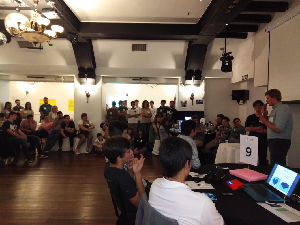 red_escuelas's tweet photo. En el Encuentro de Secundarias Agrarias, los alumnos de 20 escuelas de la Provincia participan en rondas de presentaciones, donde exponen los trabajos que realizaron en el marco del #Proyecto35. ¡Felicitaciones! 👏👏👏🤗
#SomosRed @BAeducacion https://t.co/diz4gxtseR