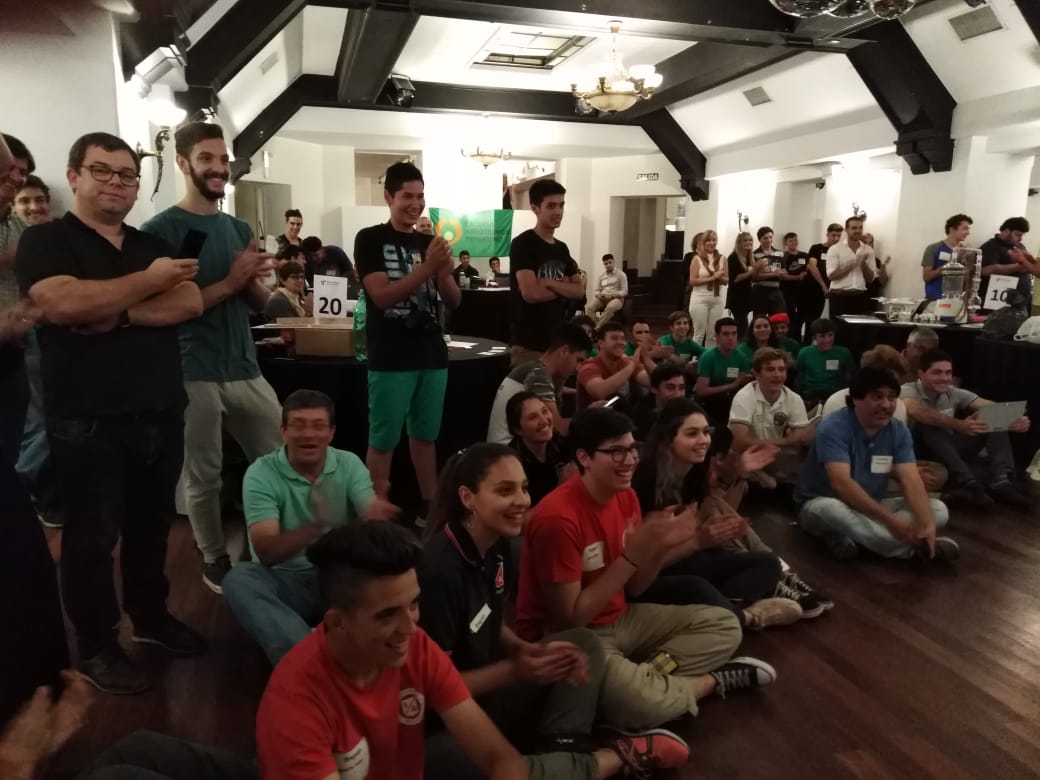 red_escuelas's tweet photo. En el Encuentro de Secundarias Agrarias, los alumnos de 20 escuelas de la Provincia participan en rondas de presentaciones, donde exponen los trabajos que realizaron en el marco del #Proyecto35. ¡Felicitaciones! 👏👏👏🤗
#SomosRed @BAeducacion https://t.co/diz4gxtseR