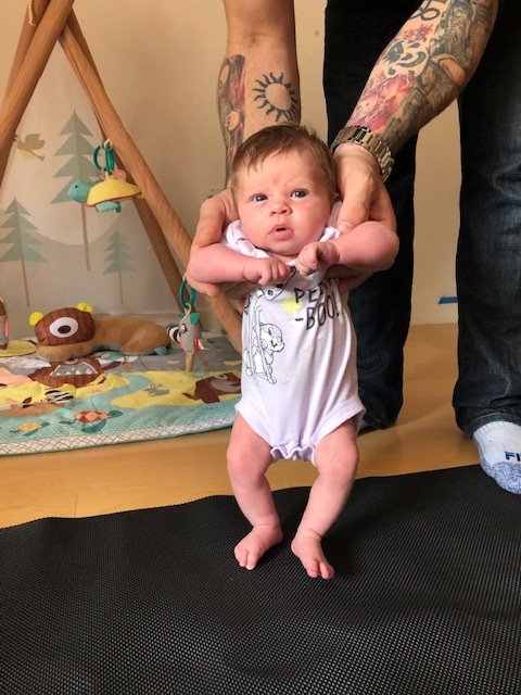 Infant Brain Activation with Foot Stimulation barefootstrongblog.com/2019/11/12/inf…